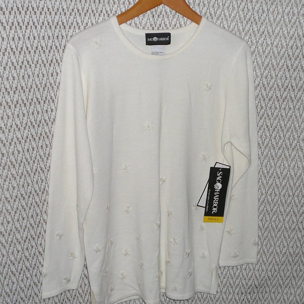 Sag Harbor Embroidered Sweater Pearl Accent S NWT - Picture 11 of 11